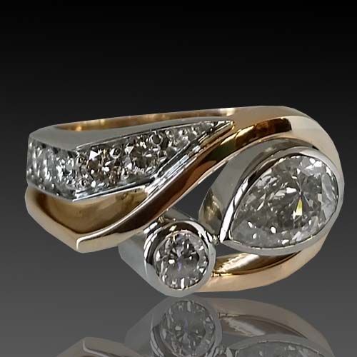 Anel vintage irregular em ouro e prata com zircónia