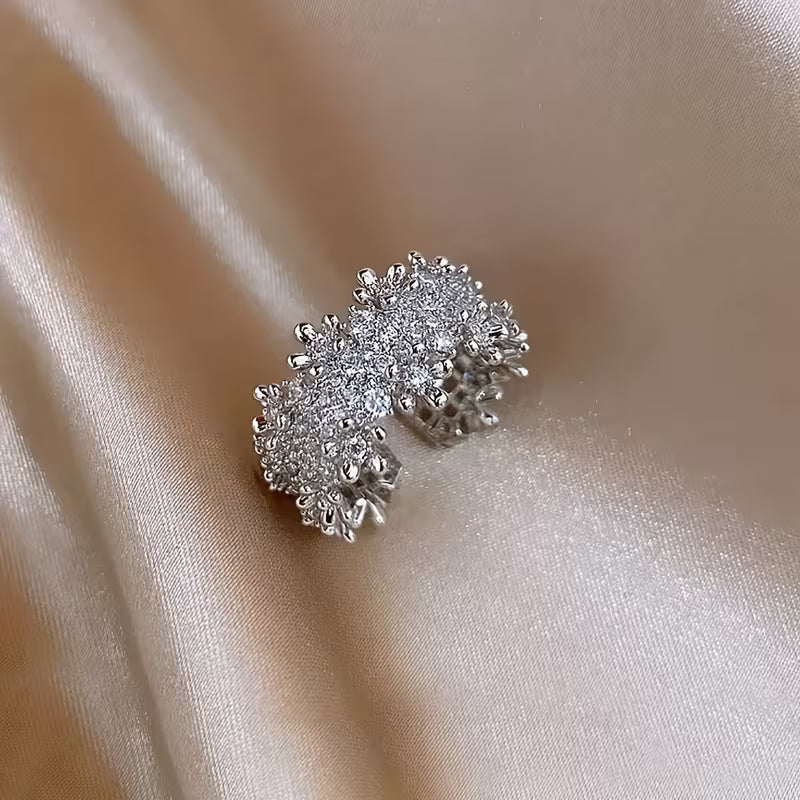 Anel com Design Geométrico Irregular Luxuoso