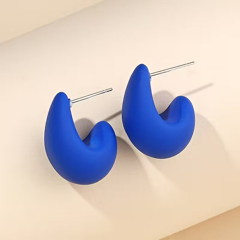 Brincos em C Elegantes e Minimalistas