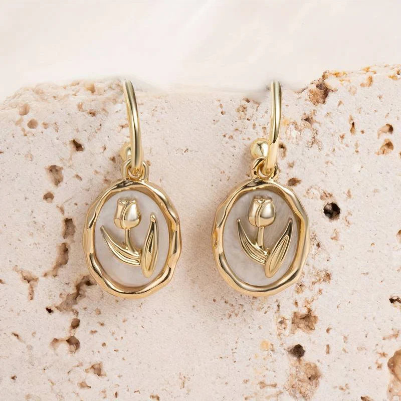 Brincos Rosa Vintage em Branco e Dourado