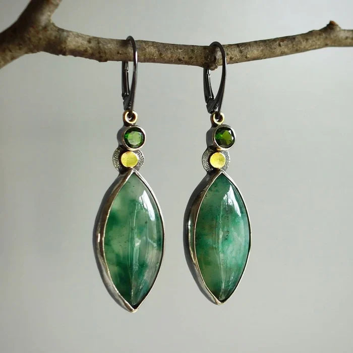 Brincos vintage com pedra verde