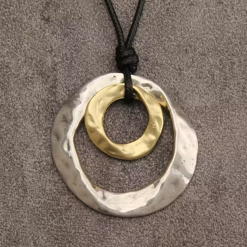 Colar com Pendente Circular Irregular Geométrico