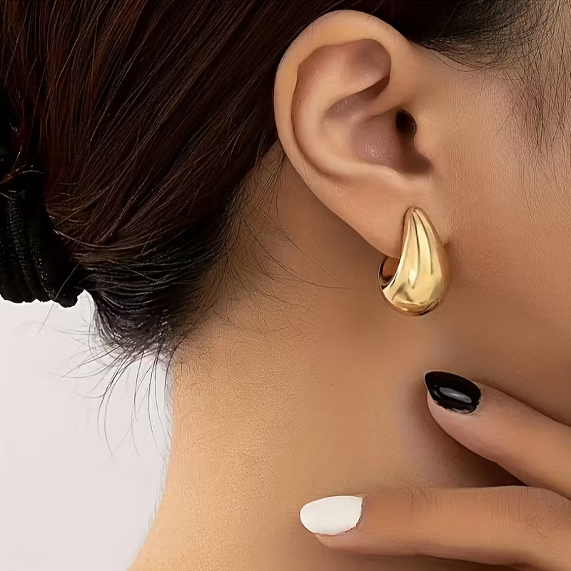 Brincos em C Elegantes e Minimalistas