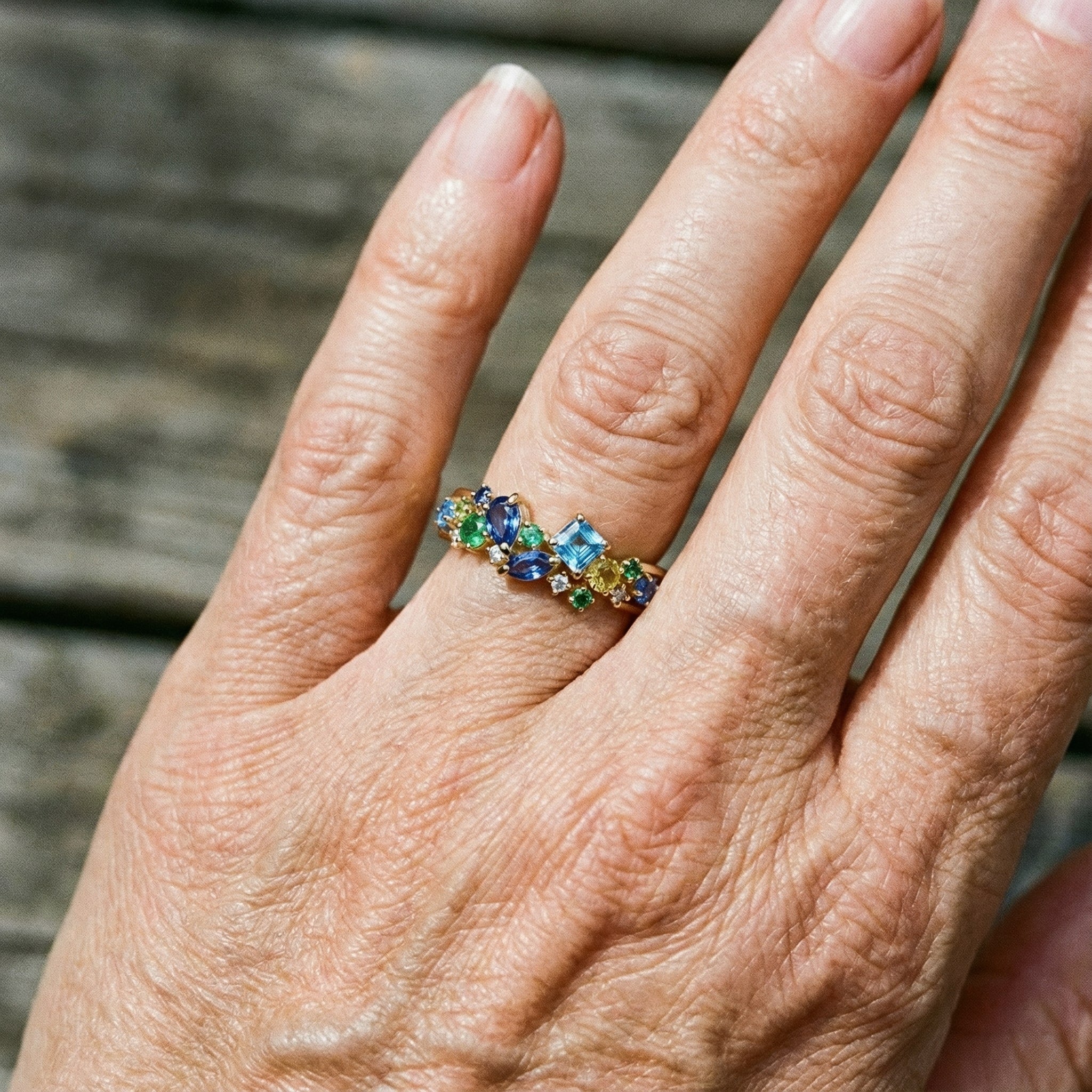 Anel Vintage Multicolorido com Pedras Preciosas e Ouro