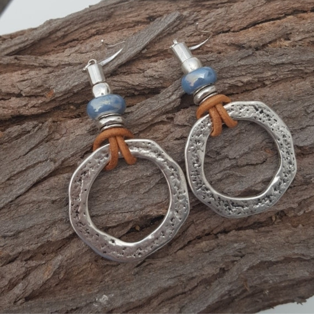 Brincos vintage boho prateados em forma de círculo