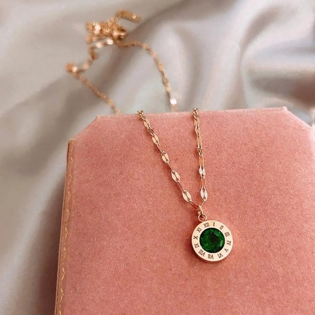 Colar com Esmeralda em Dourado