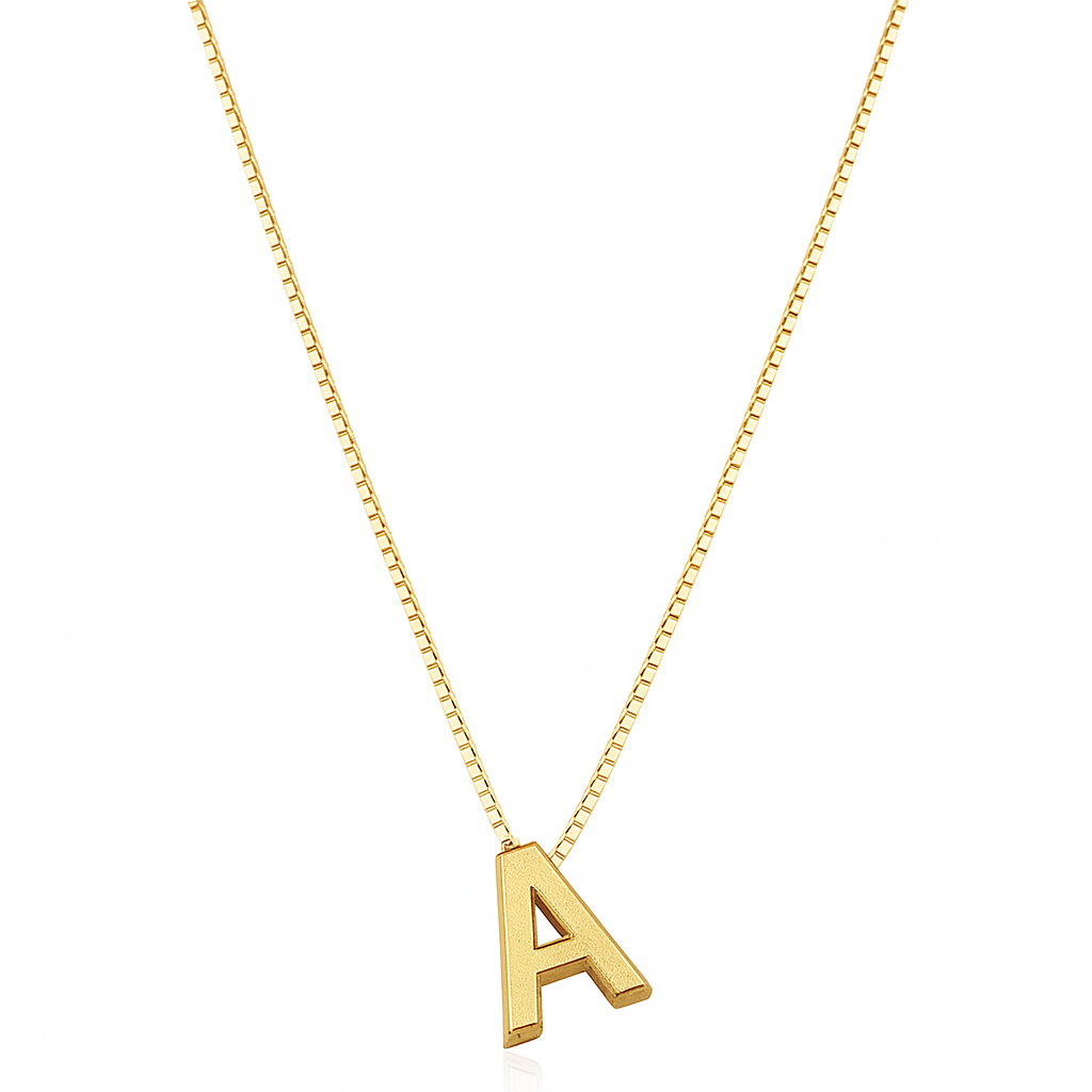 Colar com inicial em ouro