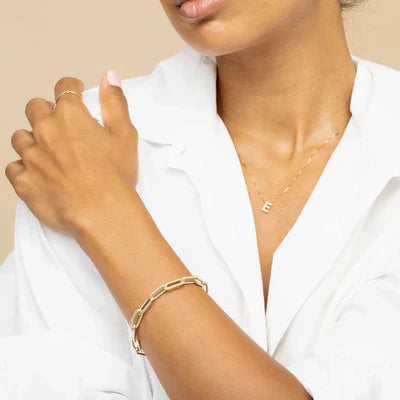 Colar com inicial em ouro