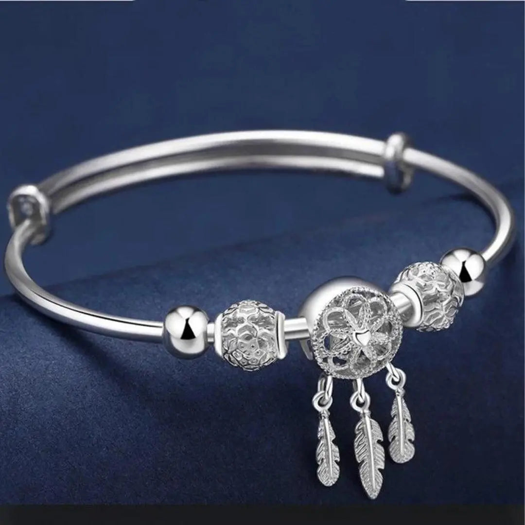 Pulseira Ajustável com Pingentes de Três Folhas em Prata