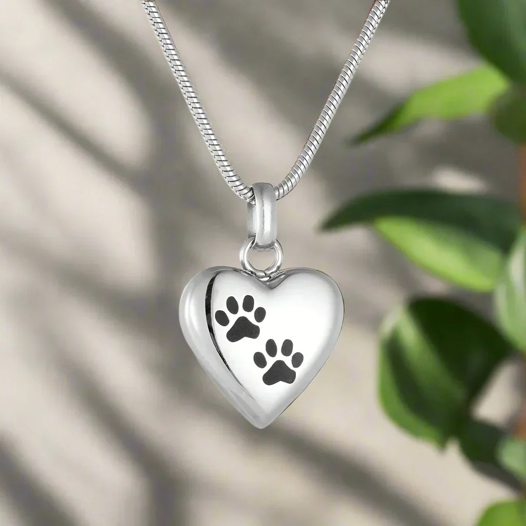Colar com Urna Memorial para Animais de Estimação – Pingente em Forma de Coração com Gravação de Pata