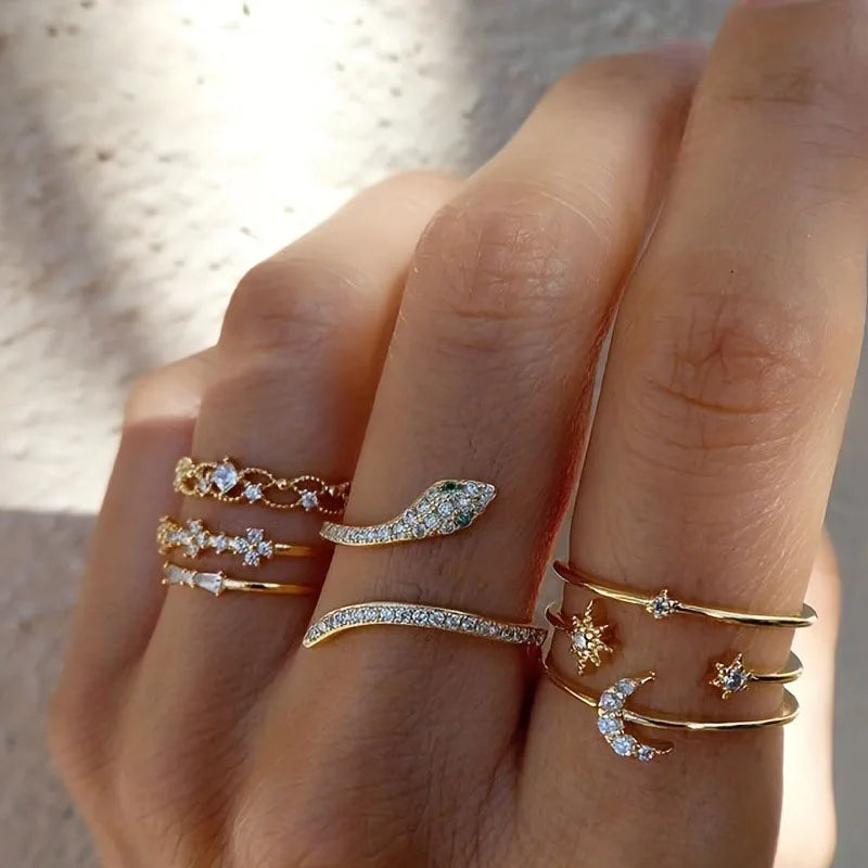Conjunto de anéis dourados brilhantes vintage