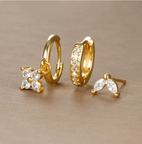 Conjunto de Brincos Flor com Diamantes