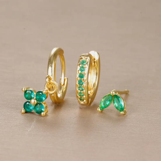 Conjunto de Brincos Flor com Diamantes