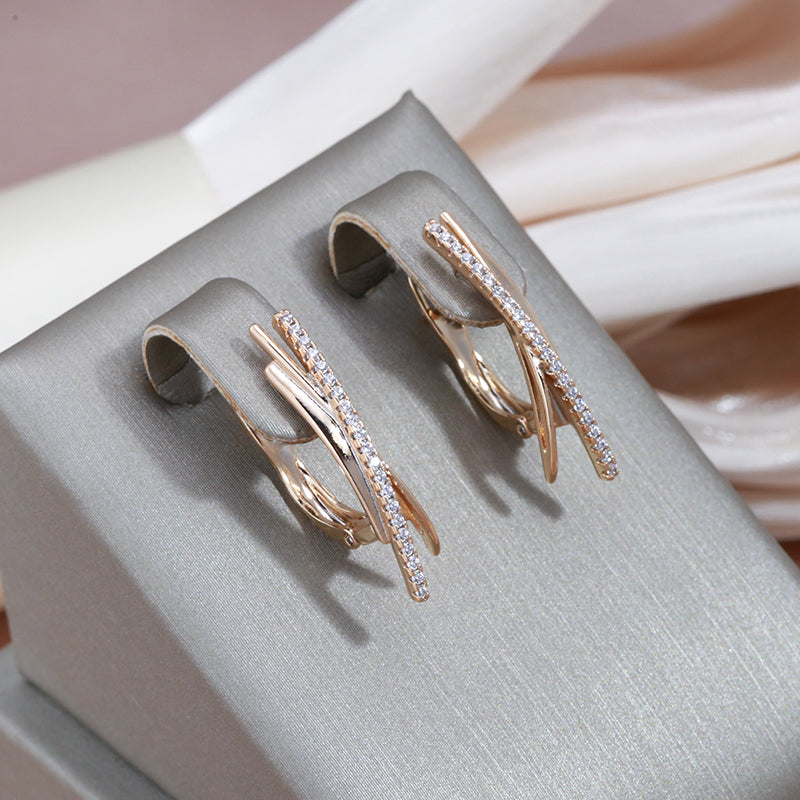 Brincos Cruz Elegante em Ouro