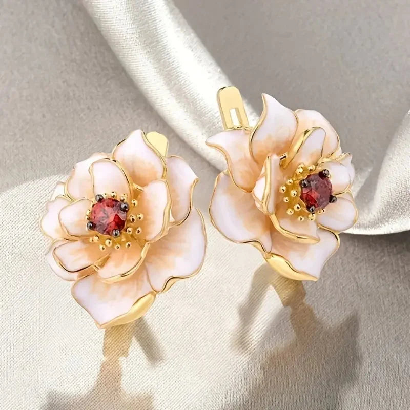Brincos Brancos Esmaltados com Flores Douradas