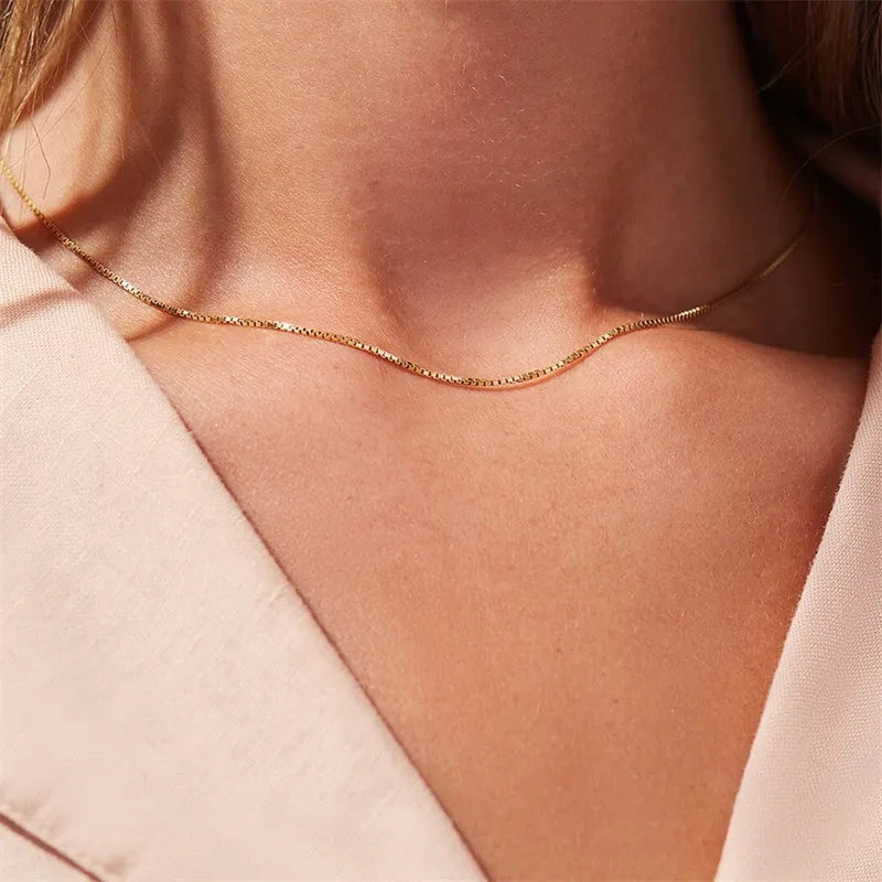 Colar com Corrente em Forma de Caixa Danica Gold