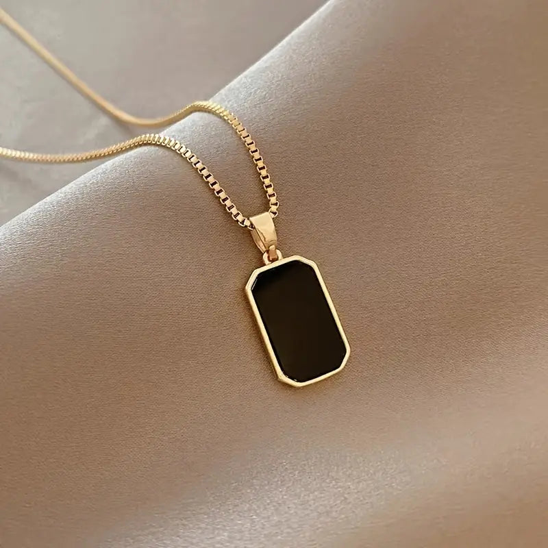 Colar com Pingente Minimalista Quadrado em Titânio Preto Elite