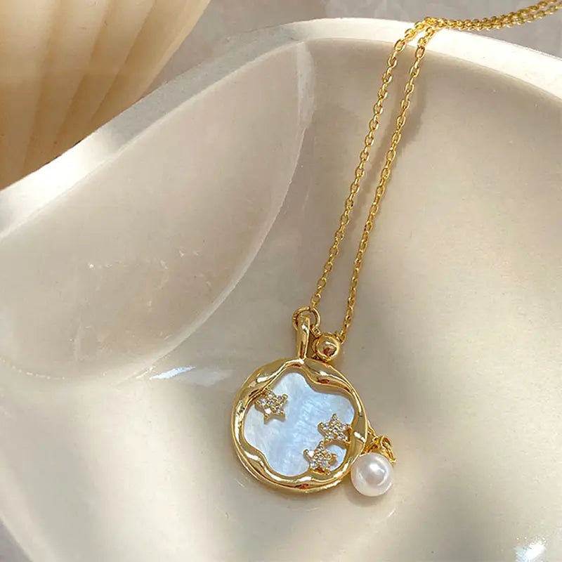 Colar de pedra da lua com pérolas em ouro