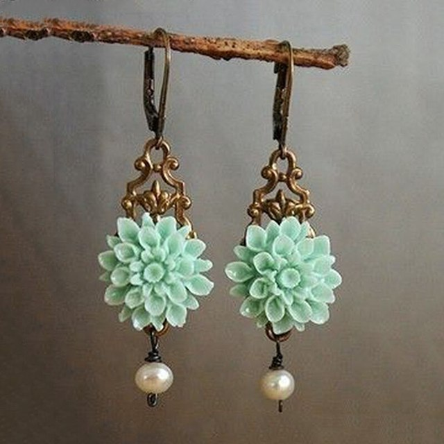 Brincos Boho com Flor Turquesa e Pérola