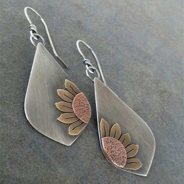 Brincos Flor Vintage Castanho