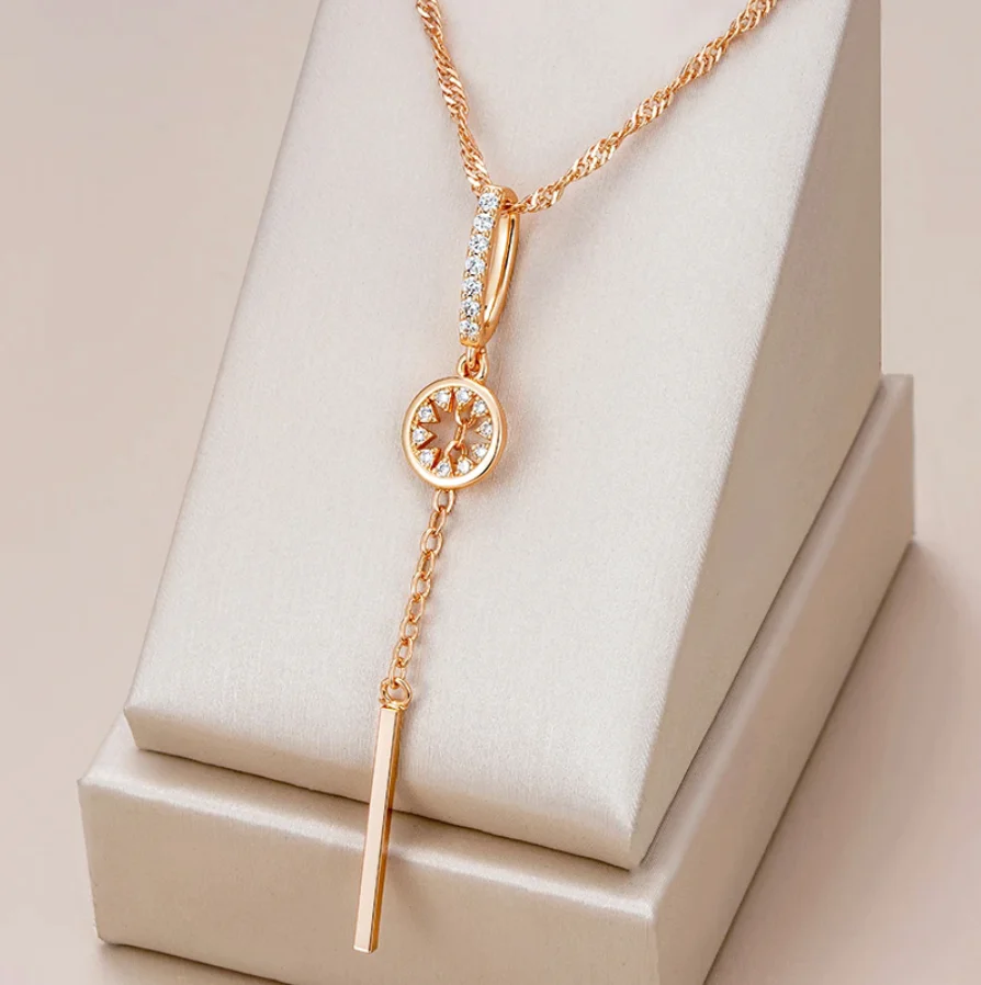 Elegante colar de cristal arredondado em ouro