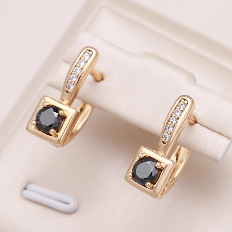 Elegante Zircão Cúbico Preto em Ouro