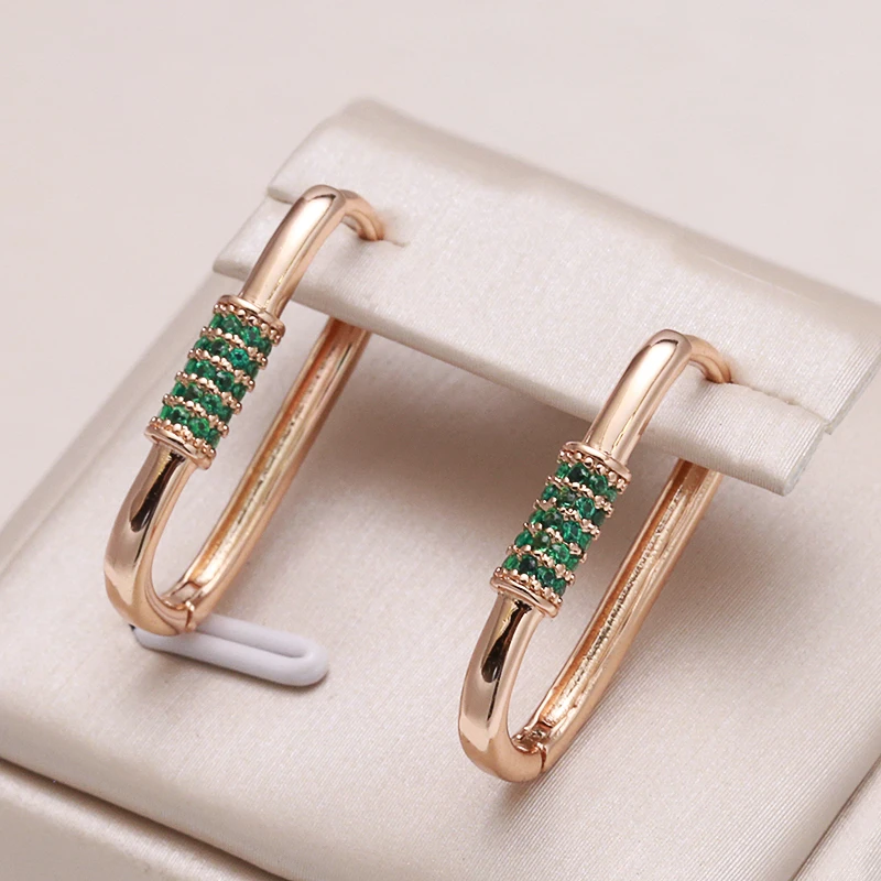 Elegantes Brincos Pequenos em Zircão Verde
