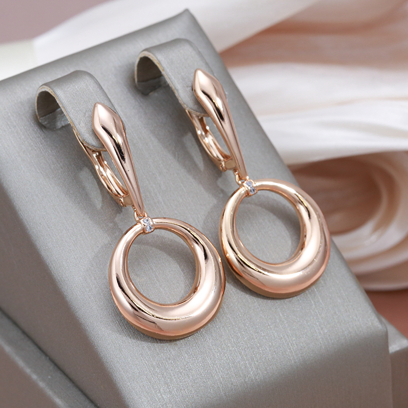 Elegante Brinco Brilhante em Ouro