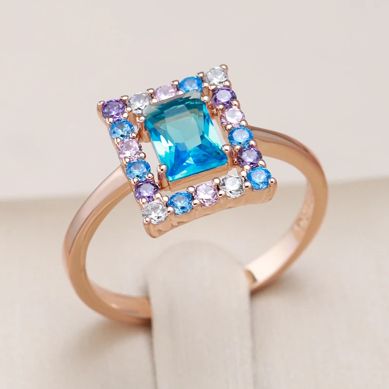 Elegante Anel Cúbico com Zircão Azul