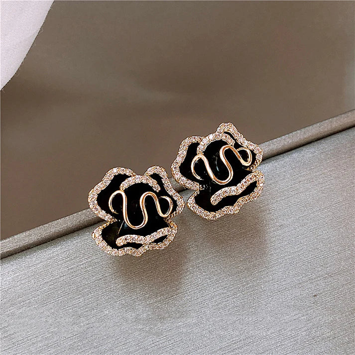 Brincos Elegantes Lótus Negro em Ouro