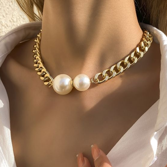 Colar Elegante com Corrente Dupla de Pérolas