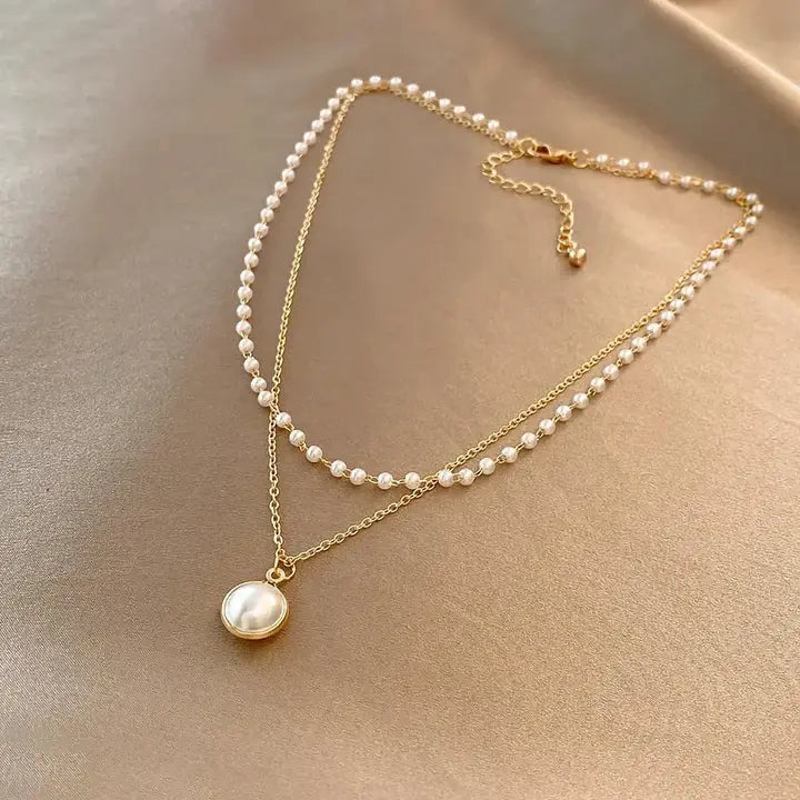 Colar Elegante de Pérolas em Ouro