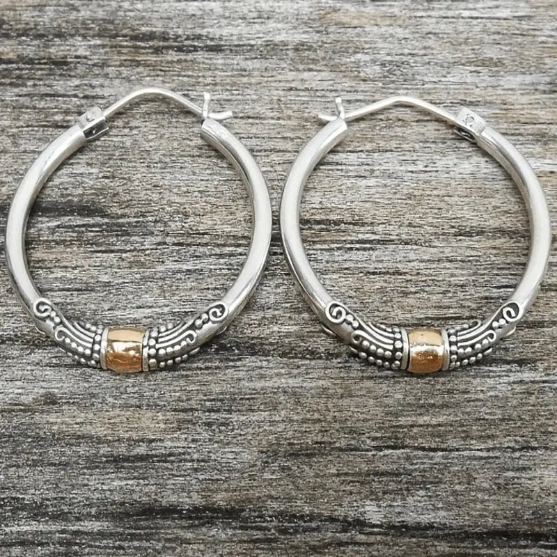 Brincos de Argola Vintage em Prata com Padrão Entalhado
