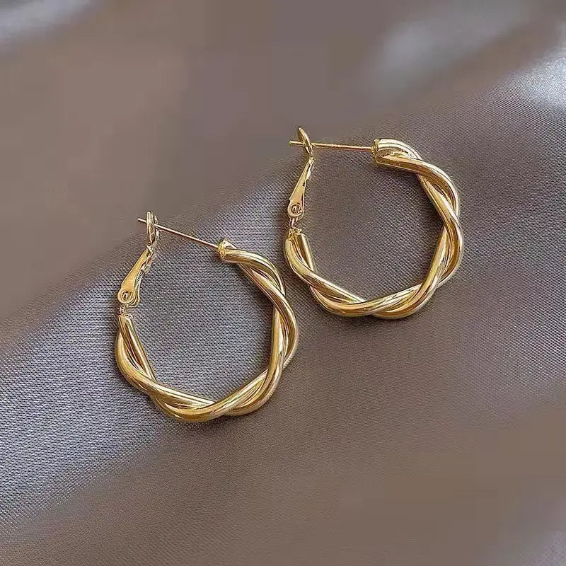 Brincos Elegantes Dourados com Nó