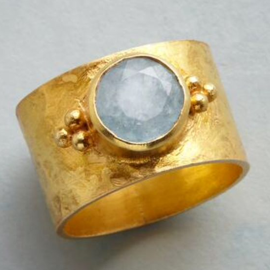Anel Vintage com Pedra da Lua Dourada