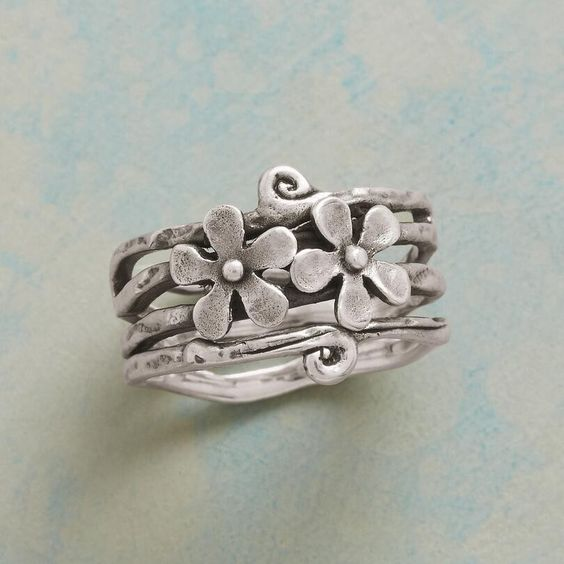 Anel Vintage com Flores em Prata