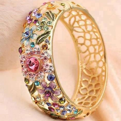 Anel Vintage Dourado Vazado com Cristais Coloridos