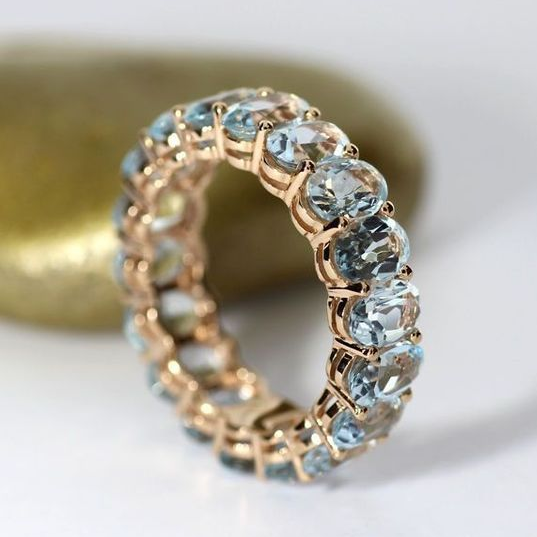 Anel Vintage com Incrustações de Vidro Azul e Ouro