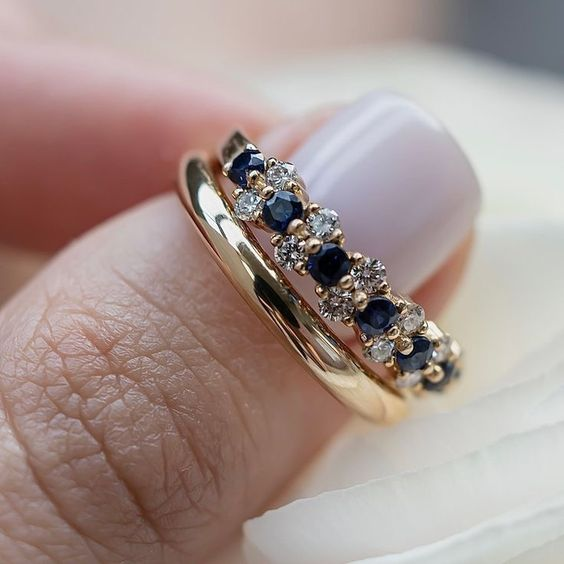 Anel elegante vintage com zircônia