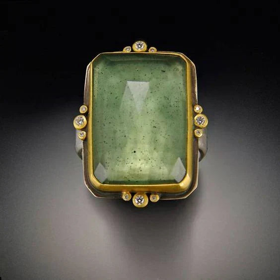 Anel vintage em vidro verde e ouro