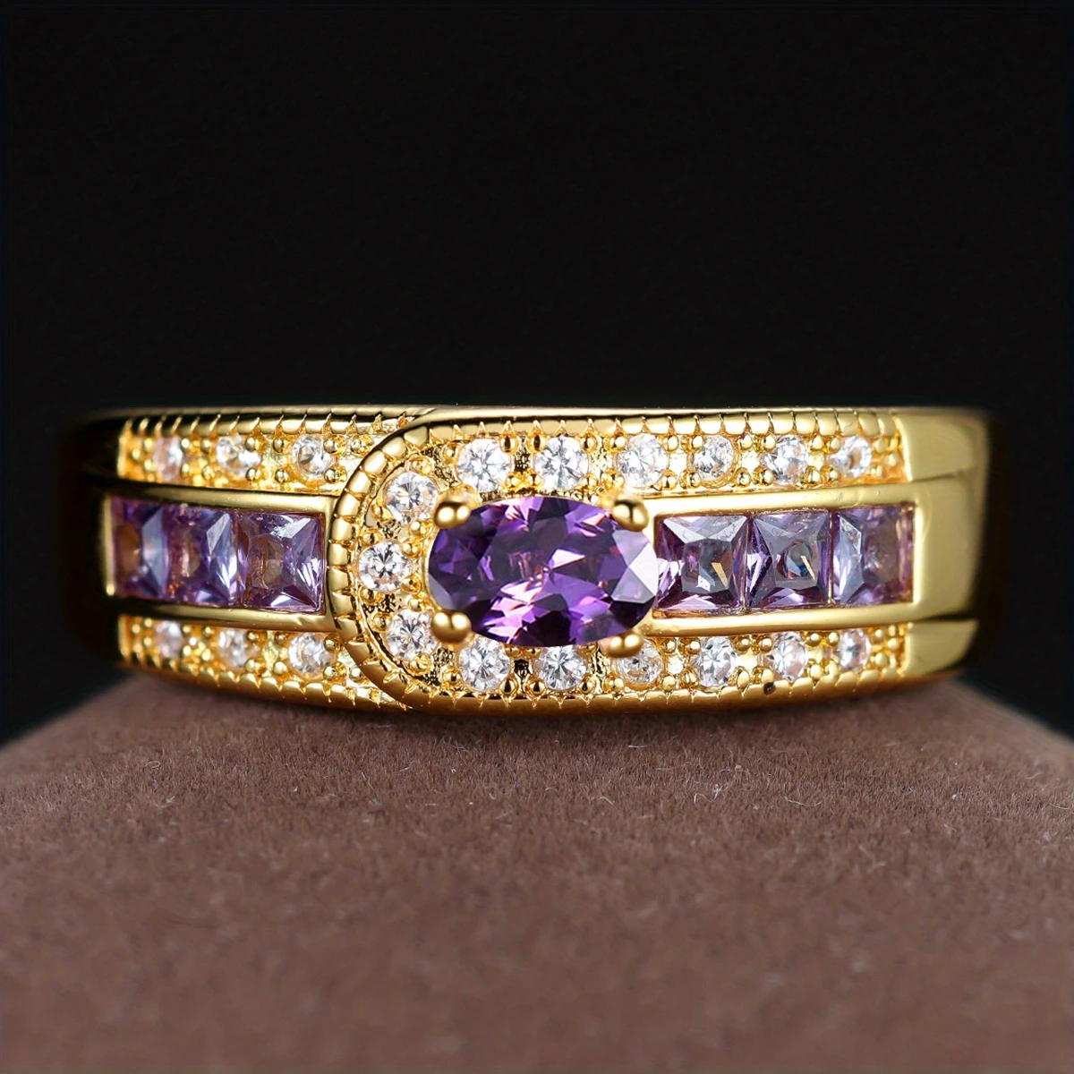Anel Dourado Vintage com Zircónia Roxa