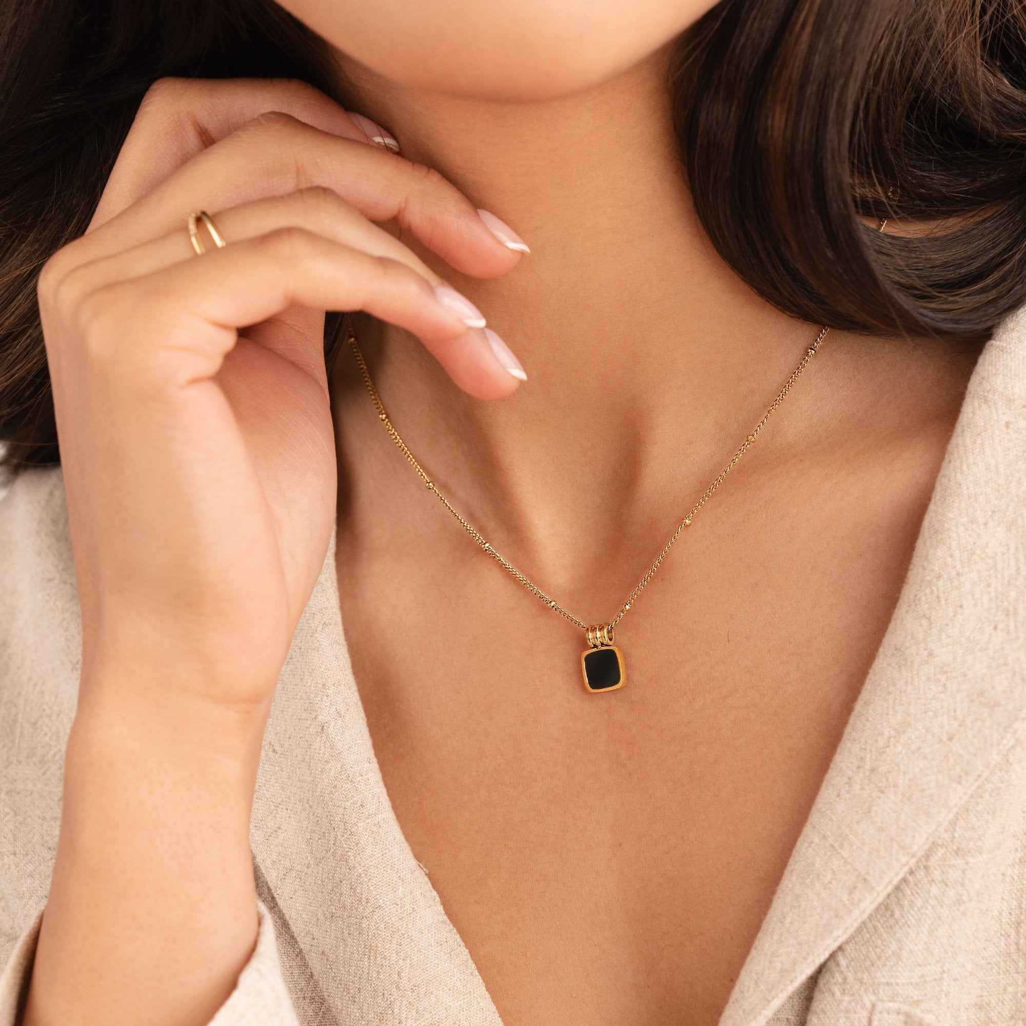 Colar com Pendente Lucia em Preto