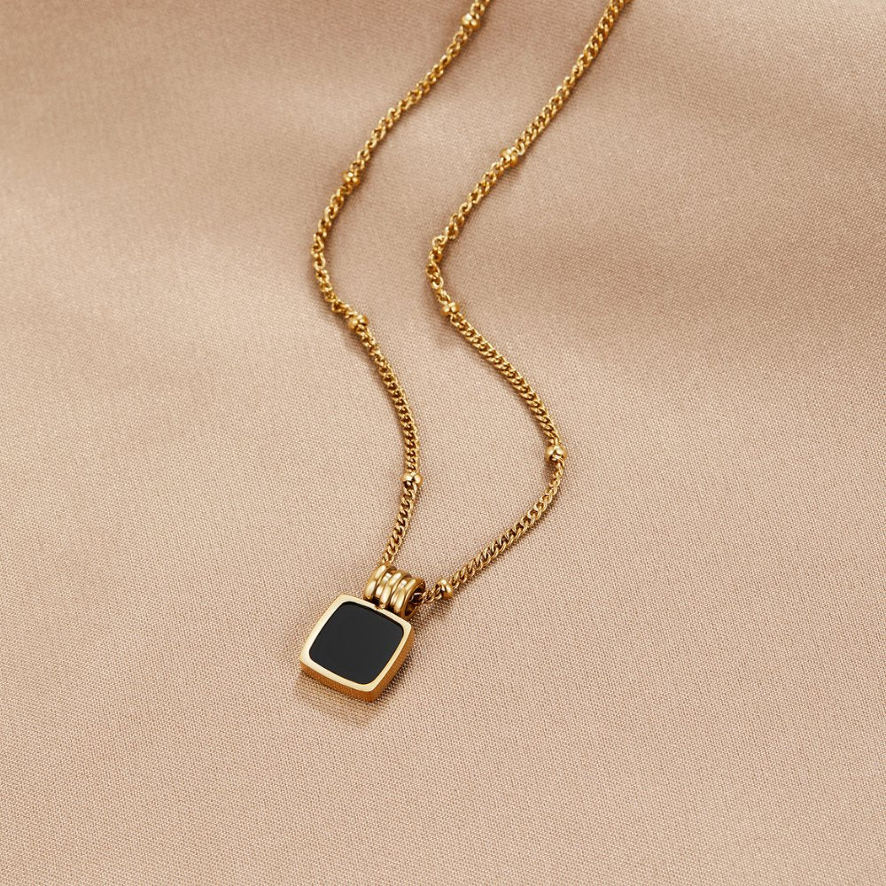 Colar com Pendente Lucia em Preto