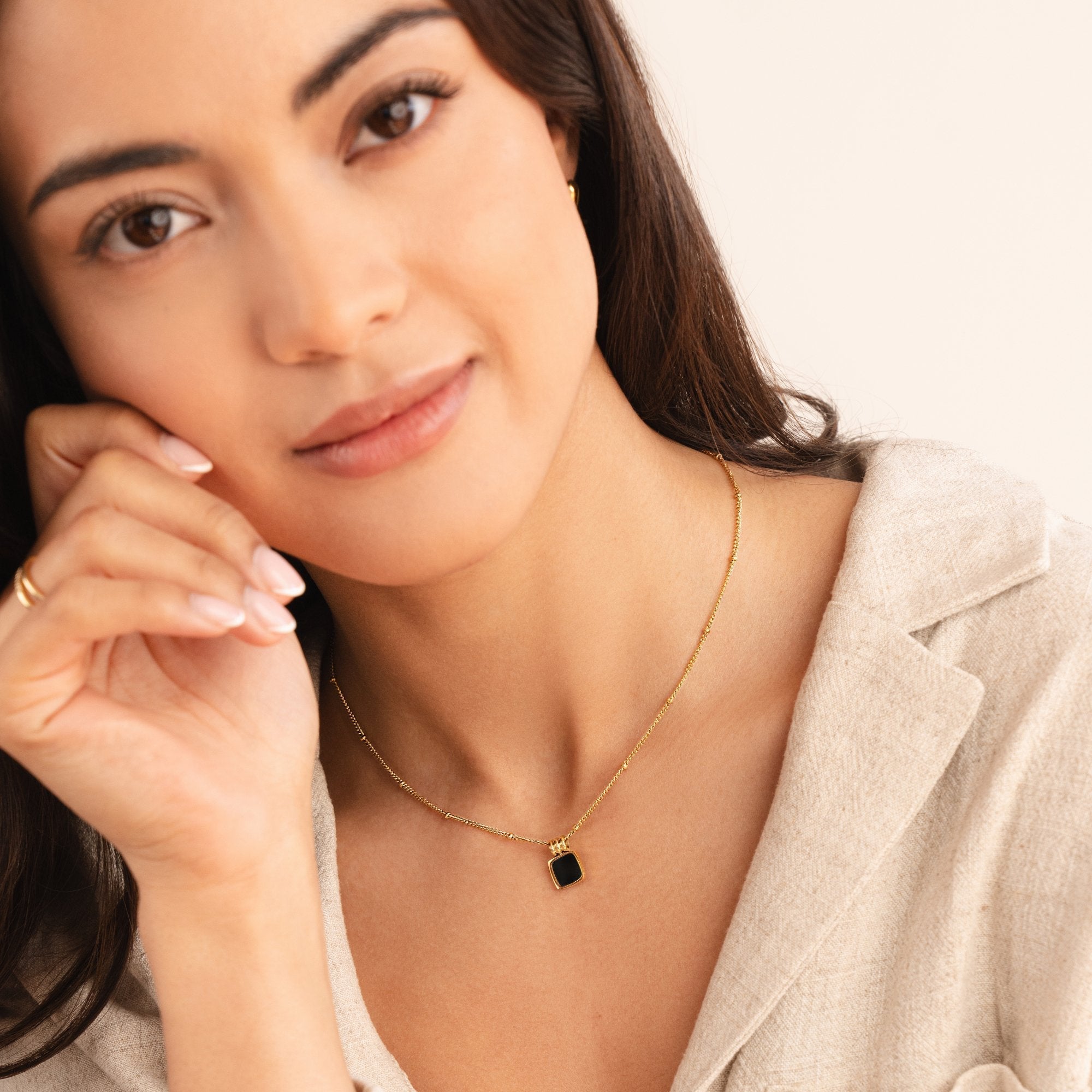 Colar com Pendente Lucia em Preto