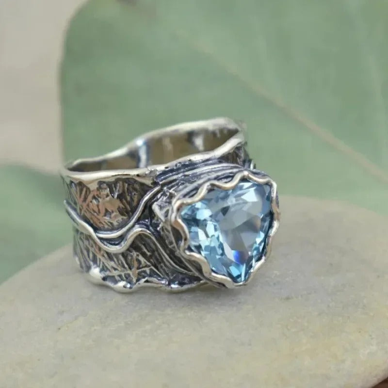 Anel antigo em prata e cristal azul