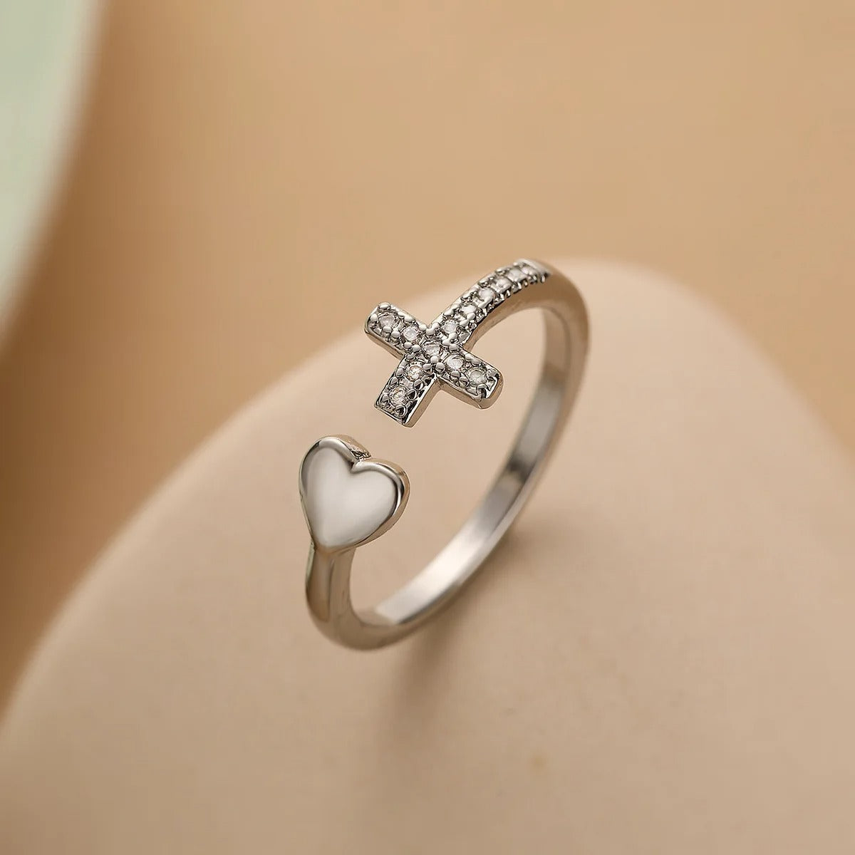 Anel Vintage Cruz do Amor em Prata Ajustável
