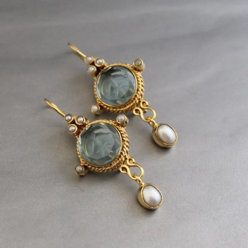 Brincos Vintage em Vidro Azul e Pérolas