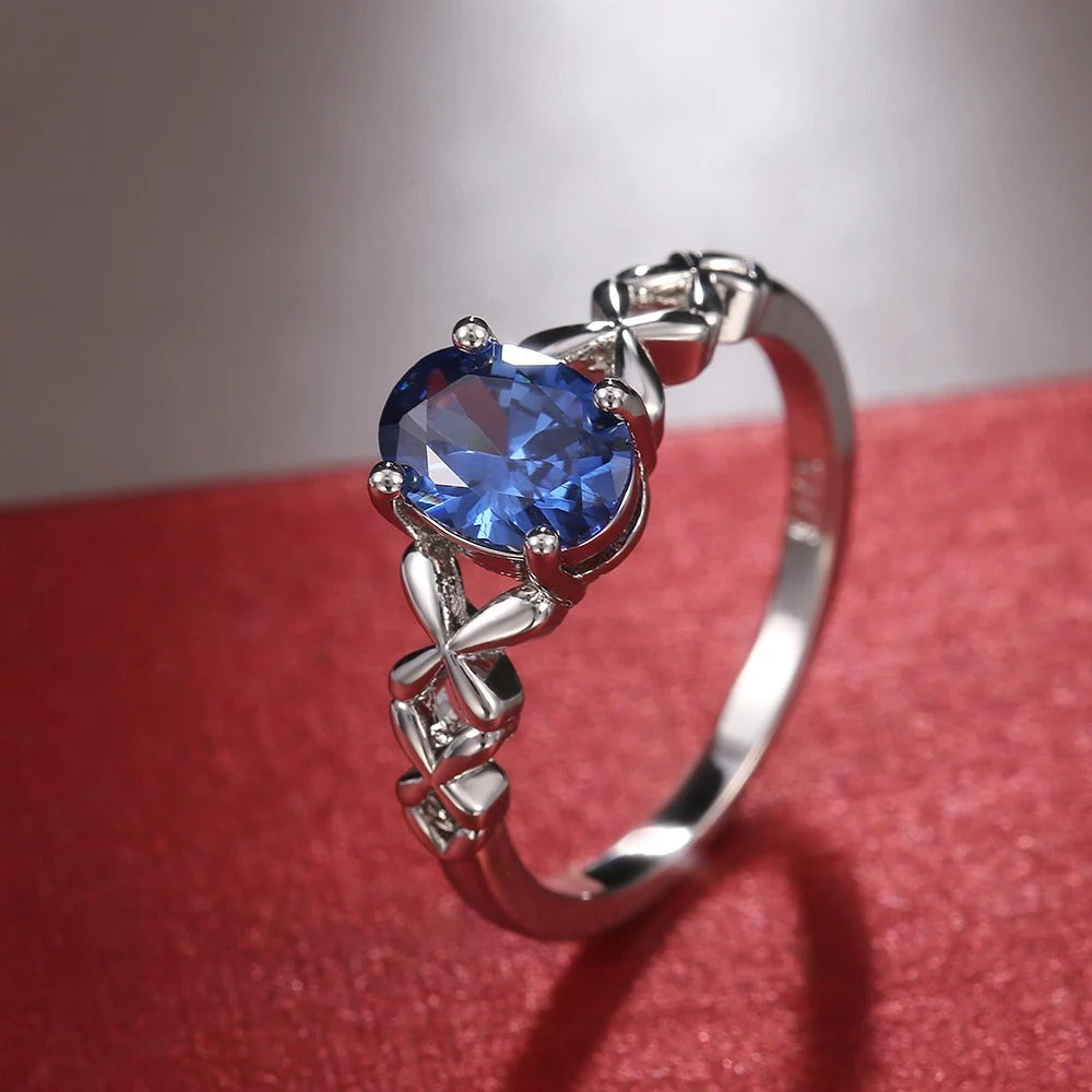 Anel Vintage em Prata com Cristal Azul