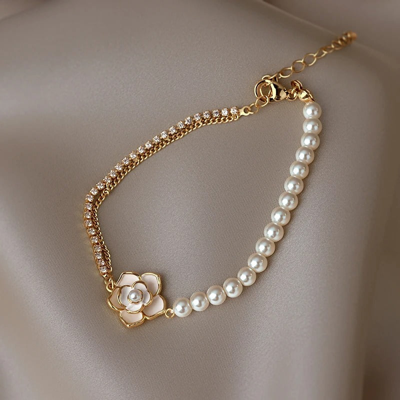 Pulseira Floral Vintage com Pérolas e Ouro