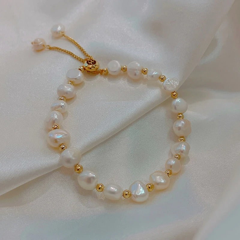 Pulseira Vintage Branca com Pérolas e Ouro